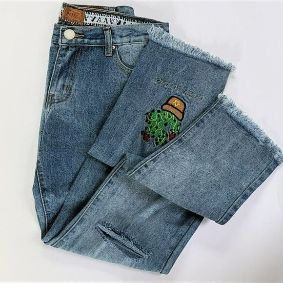 NWT POL Distressed Raw Hem with Cactus Embroidery Denim Jeans - Picture 6 of 11